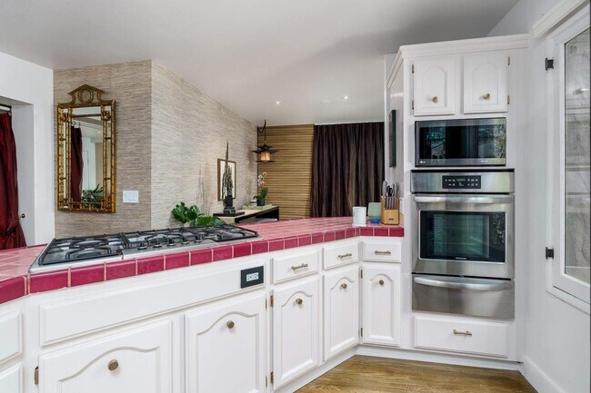 Building Photo - 2066 Glencoe Way