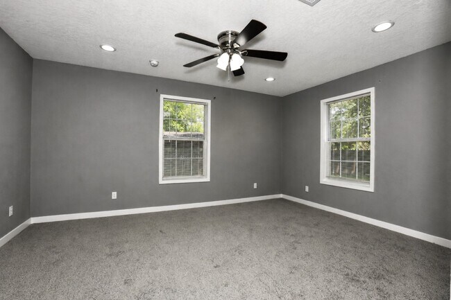 Building Photo - 207 Jasmine St