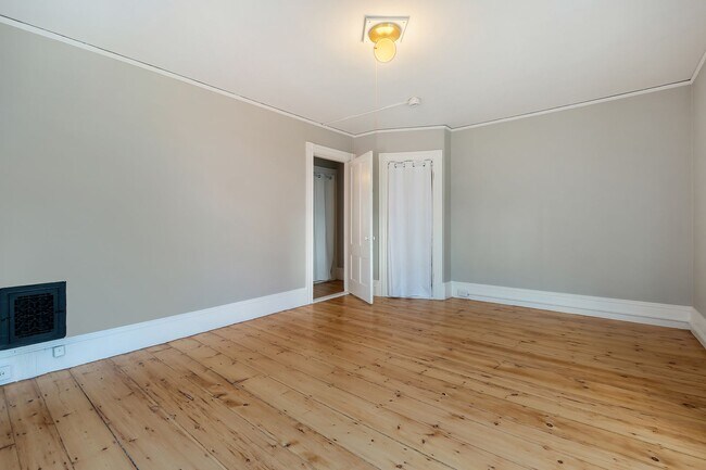 Building Photo - 105-107 Richards