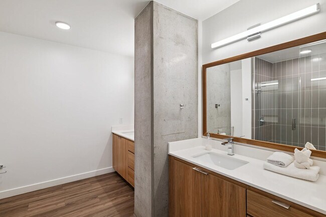 Building Photo - 222 E Jefferson St