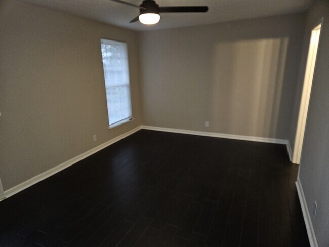 Building Photo - 101 Edgewood Dr