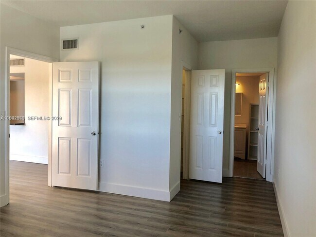 Building Photo - 230 SW 117th Terrace