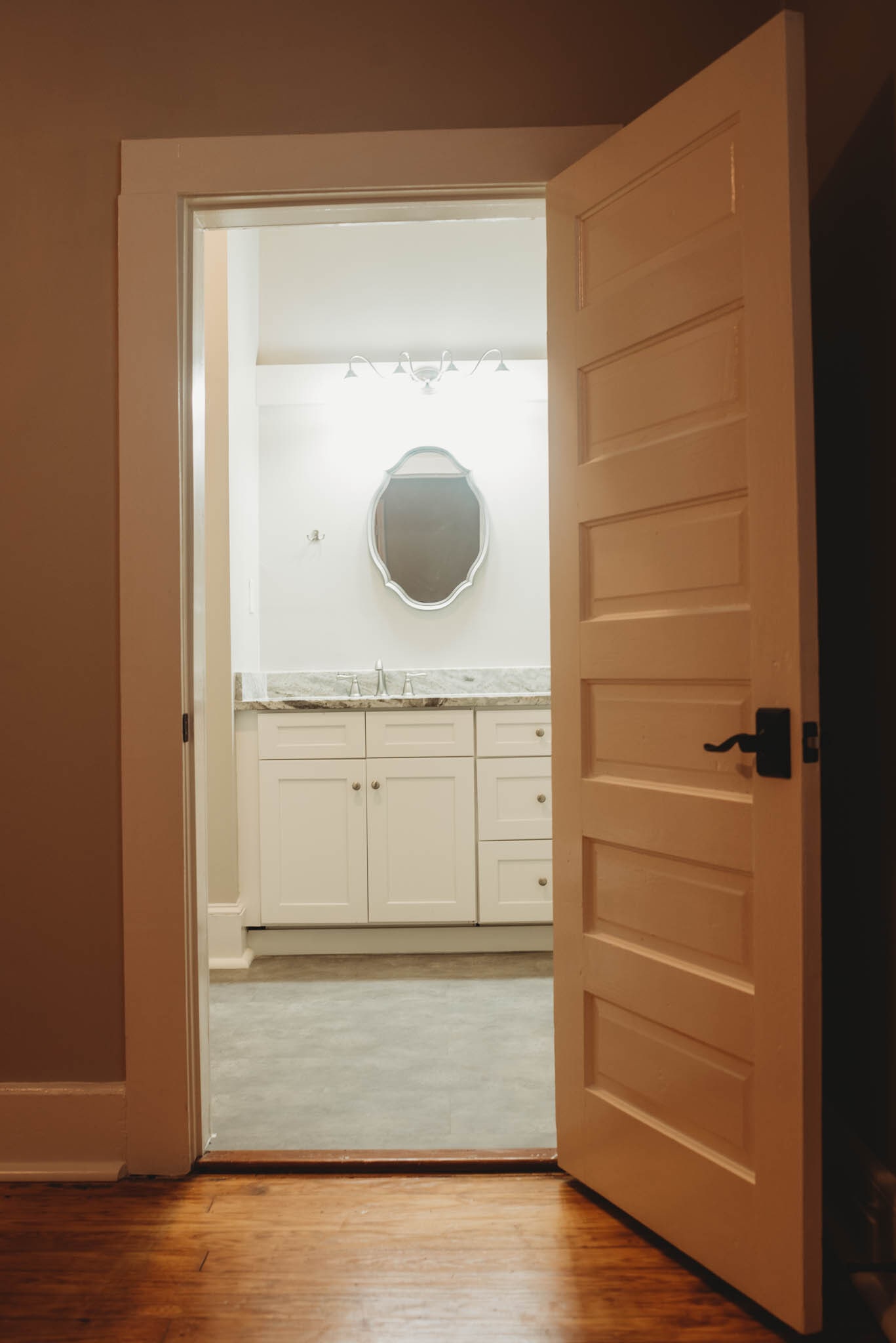 Bathroom - 529 E Washington St