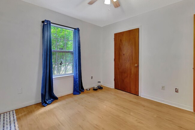 Building Photo - 3613 Burton Cir