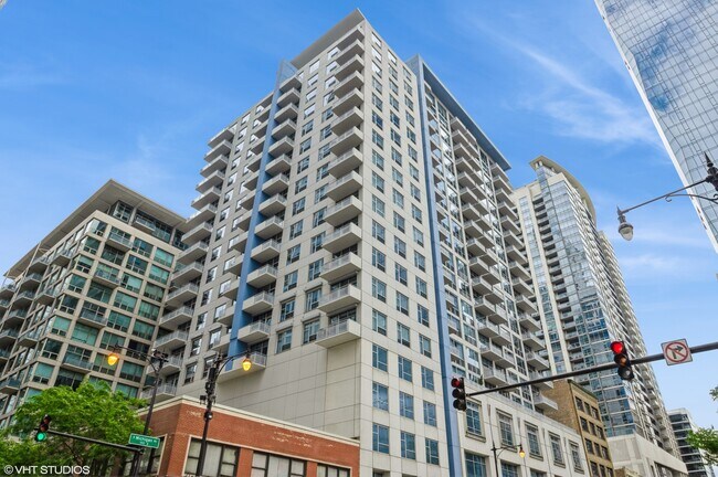 Primary Photo - 1305 S Michigan Ave