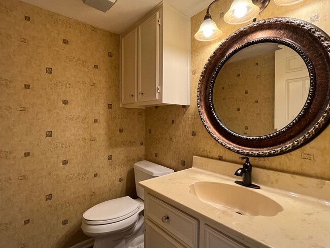 Building Photo - Townhome in the Heart of the Southside!