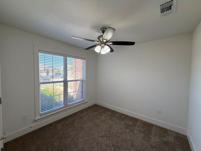 Building Photo - 405 Ranger St