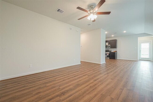 Building Photo - 7538 Coral Ter Dr