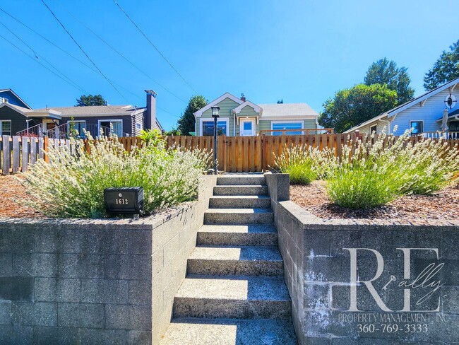 Building Photo - Classic Charmer with Water Views in the Heart of Manette