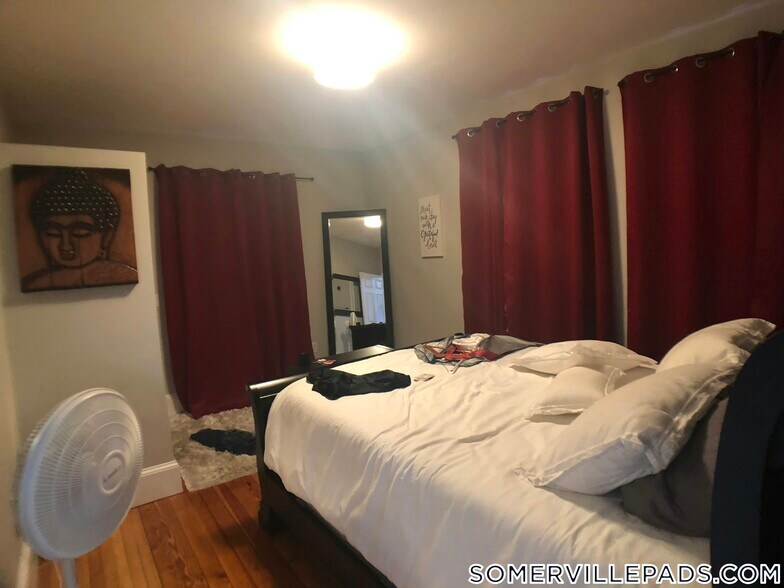 Building Photo - 98 Elm St