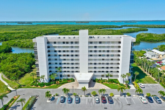 Building Photo - 5059 N Hwy A1A