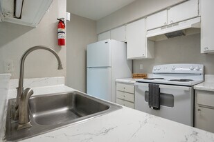 Building Photo - Golden Village Townhomes