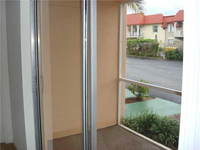 Building Photo - 770 SE 2nd Ave