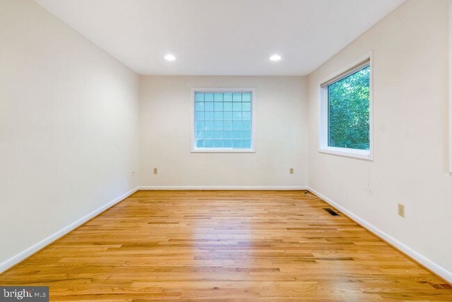 Building Photo - 4111 Denfeld Ave