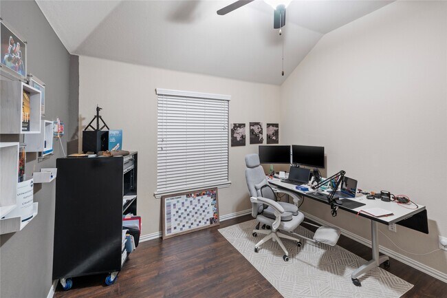 Building Photo - 18002 Heartsong Dr