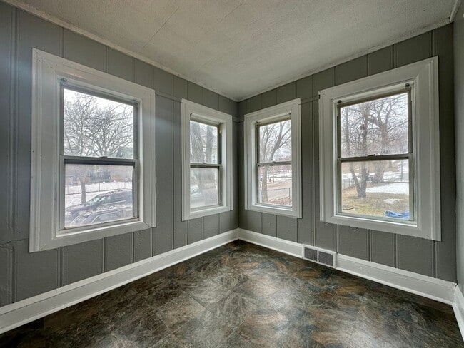 Building Photo - 318 N 27th Ave