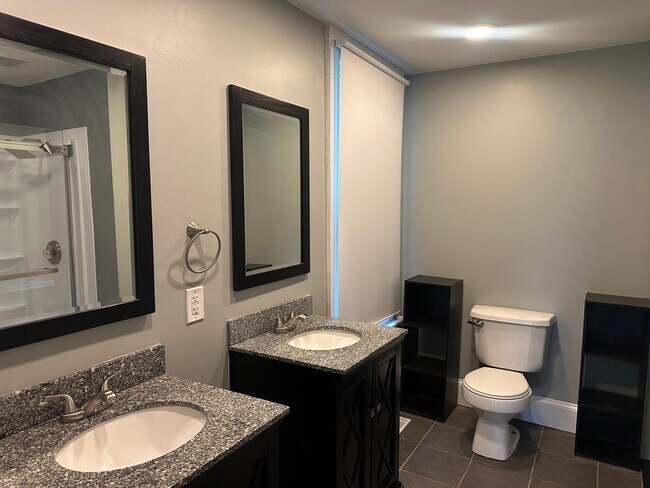 Building Photo - Gorgeous 3 Bed 2 Bath Haymount Home