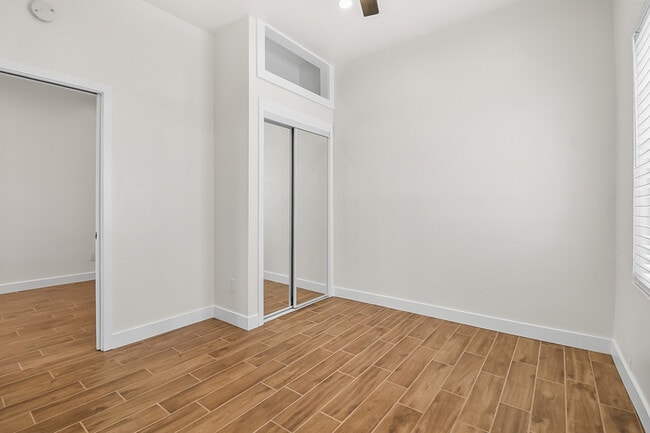 Building Photo - 720 1/2 Queenstown Court - 3