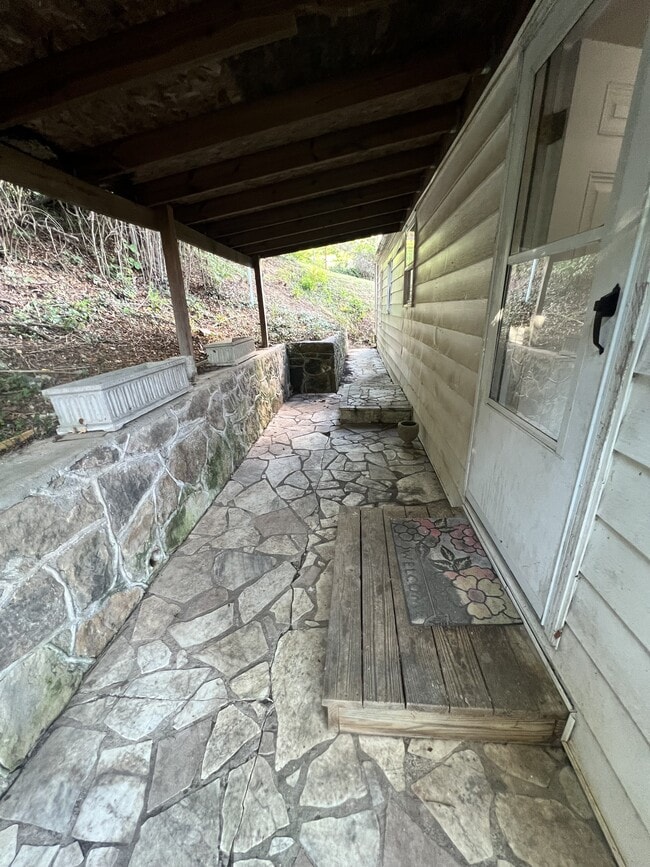 Building Photo - 1219 East Dr