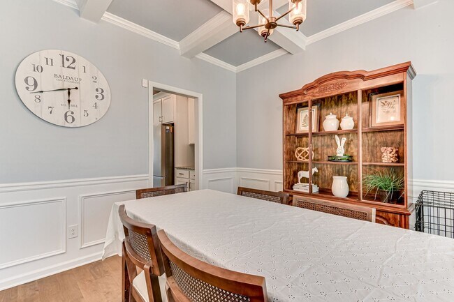 Building Photo - Two Story home in Quaker Knoll! Ready now !