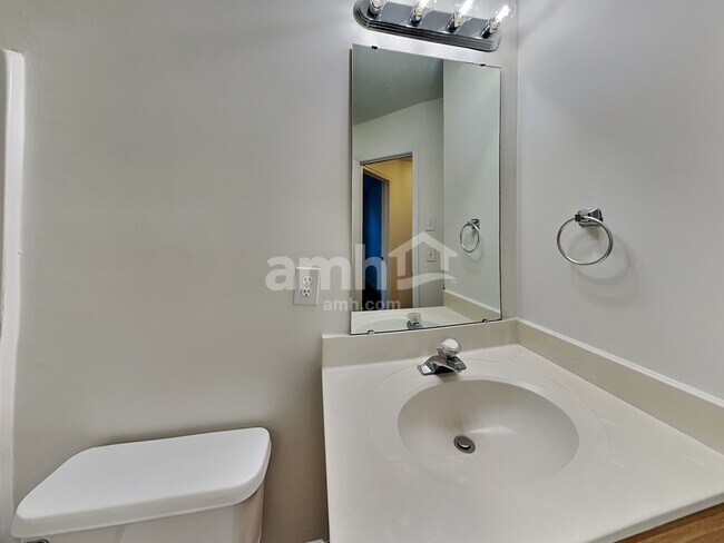 Building Photo - 1305 Groveland Trl