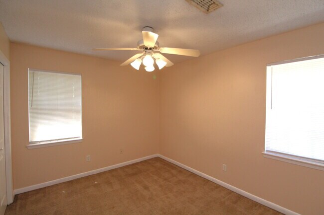 Building Photo - Quiet North Pensacola/Cantonment 2BR Brick Duplex on 1 Acre with Open Living Layout, Storage Room...