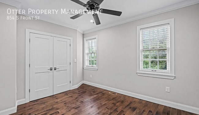 Building Photo - 854 S Front St