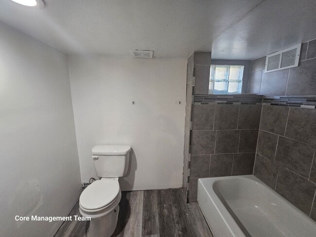 Building Photo - 2 bedroom 1 bath house for rent in West Mifflin