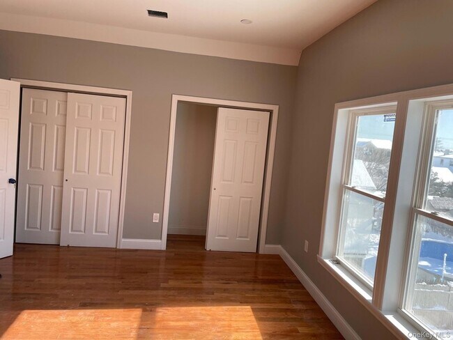 Building Photo - 46 Lincoln Pl