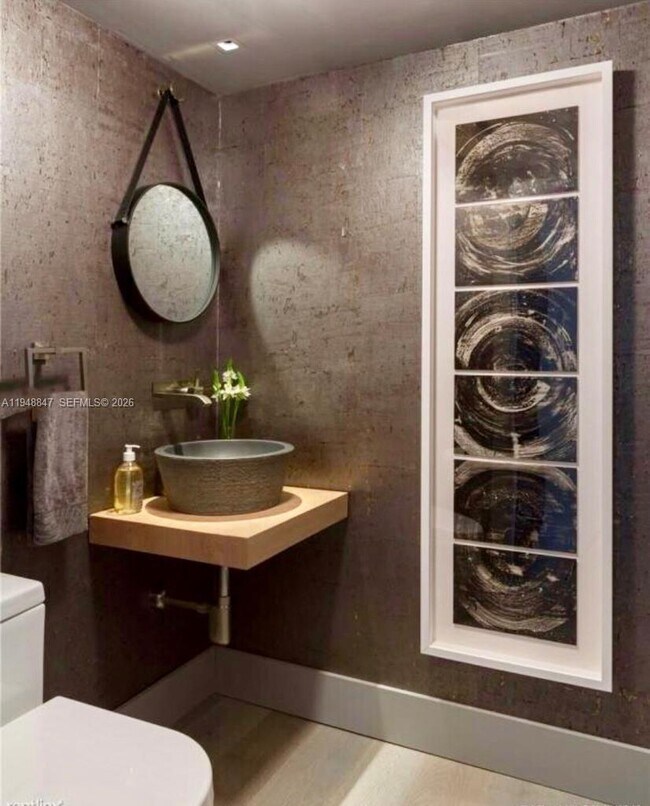 Building Photo - 2655 Collins Ave