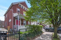 Building Photo - 4 bedrooms, 2 bathrooms, legal for 8 people
