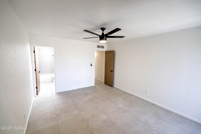 Building Photo - 5144 N Avenida Primera