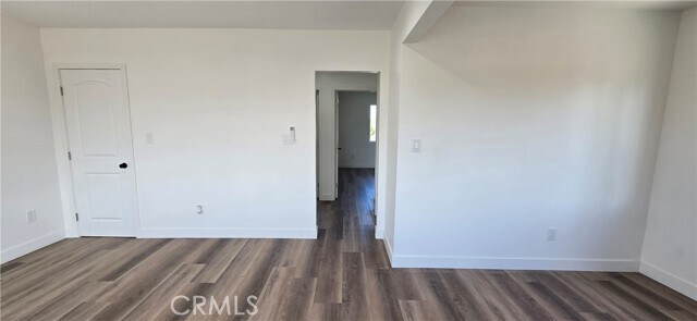 Building Photo - 833 E 92nd St