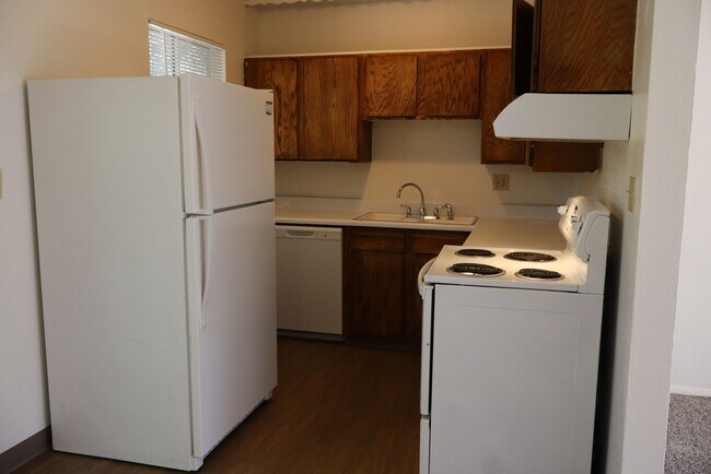 Building Photo - Beautiful Split-Level 6BR Home with Attach...