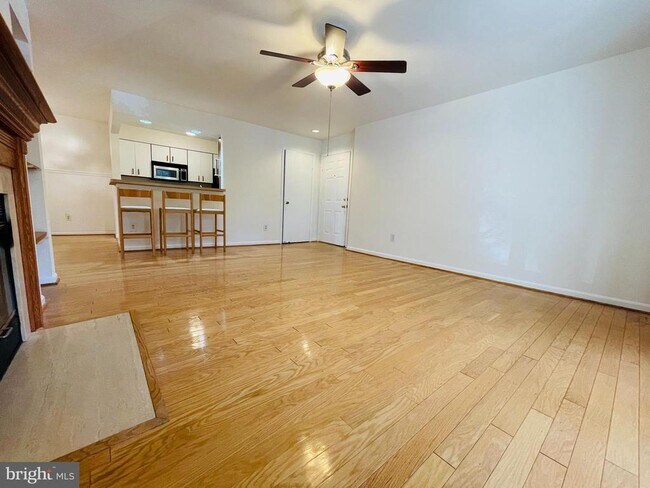 Building Photo - 7715 Lafayette Forest Dr