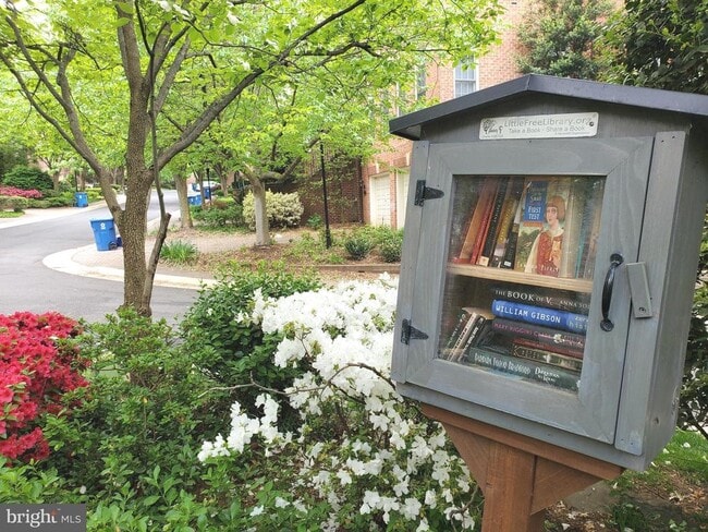 Building Photo - 2003 Mayfair McLean Ct