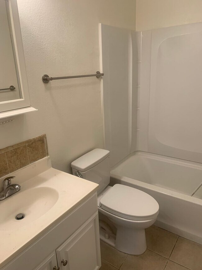 Building Photo - Your New Home Is Ready — Spacious, Stylish, and Fully Upgraded!”