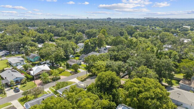 Building Photo - 309 W South Ave