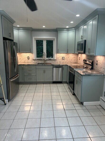 Building Photo - 1250 Gardners Neck Rd