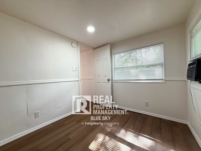 Building Photo - 9221 Kiowa Dr