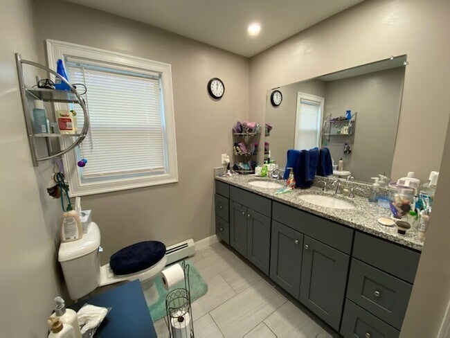 Building Photo - 63 Jastram St