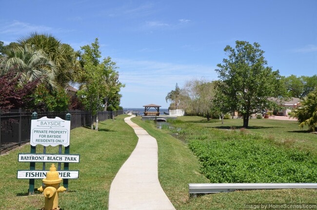 Building Photo - 437 S Shore Dr