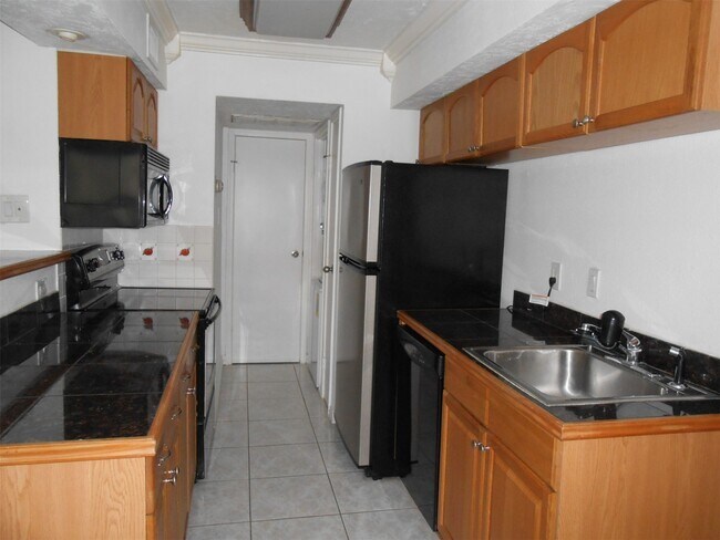 Building Photo - 2750 Holly Hall St