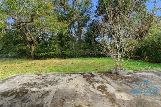 Building Photo - 208 Charles Ave