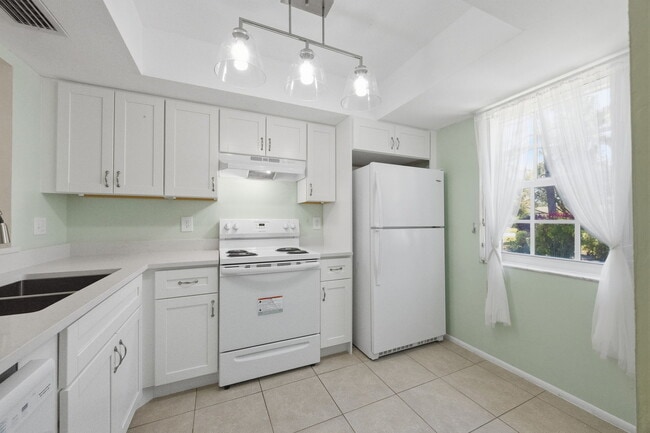 Building Photo - 1023 Pine Isle Ln