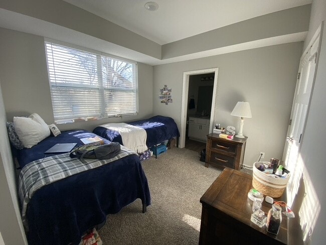 Building Photo - Great Location two-bed/two-bath off Greenway in Longfellow!
