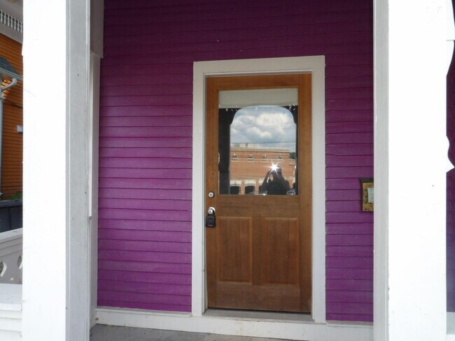 Building Photo - 609 Taylor Ave