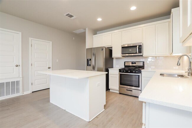 Building Photo - 2724 Juniper Woods Rd