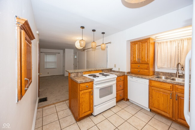 Building Photo - 2360 Durham Dr