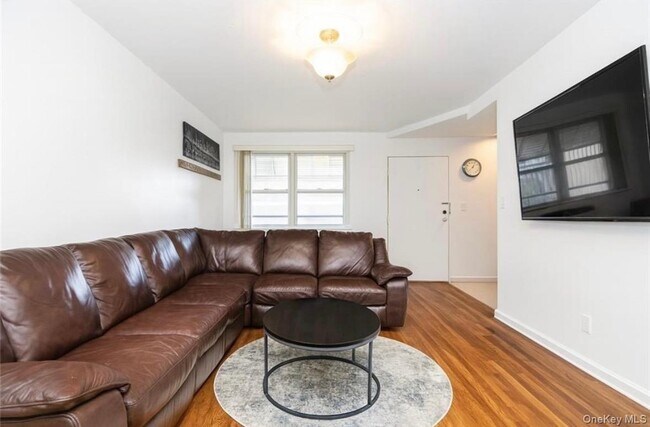 Primary Photo - 1019 E 104th St